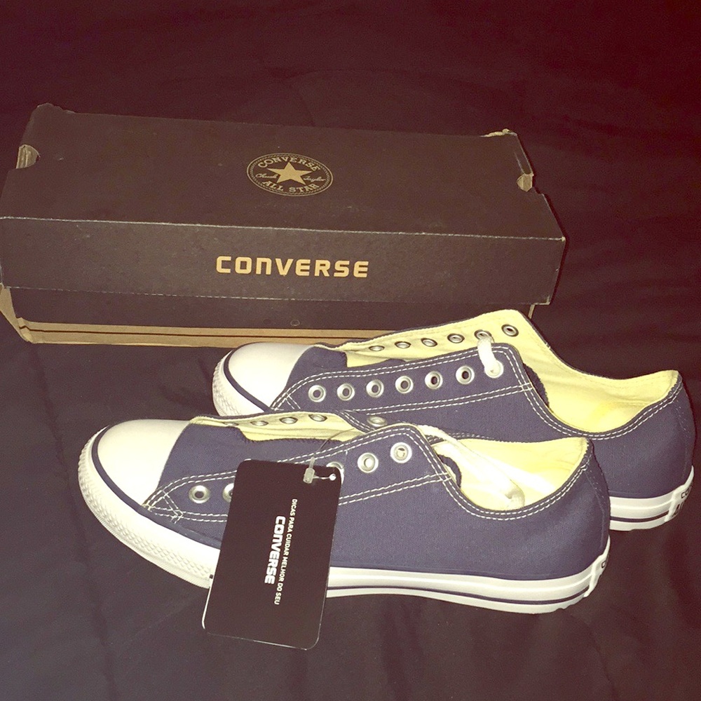 NWT CONVERSE NAVY BLUE